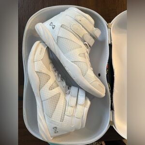 Nfinity Mid Top Beast